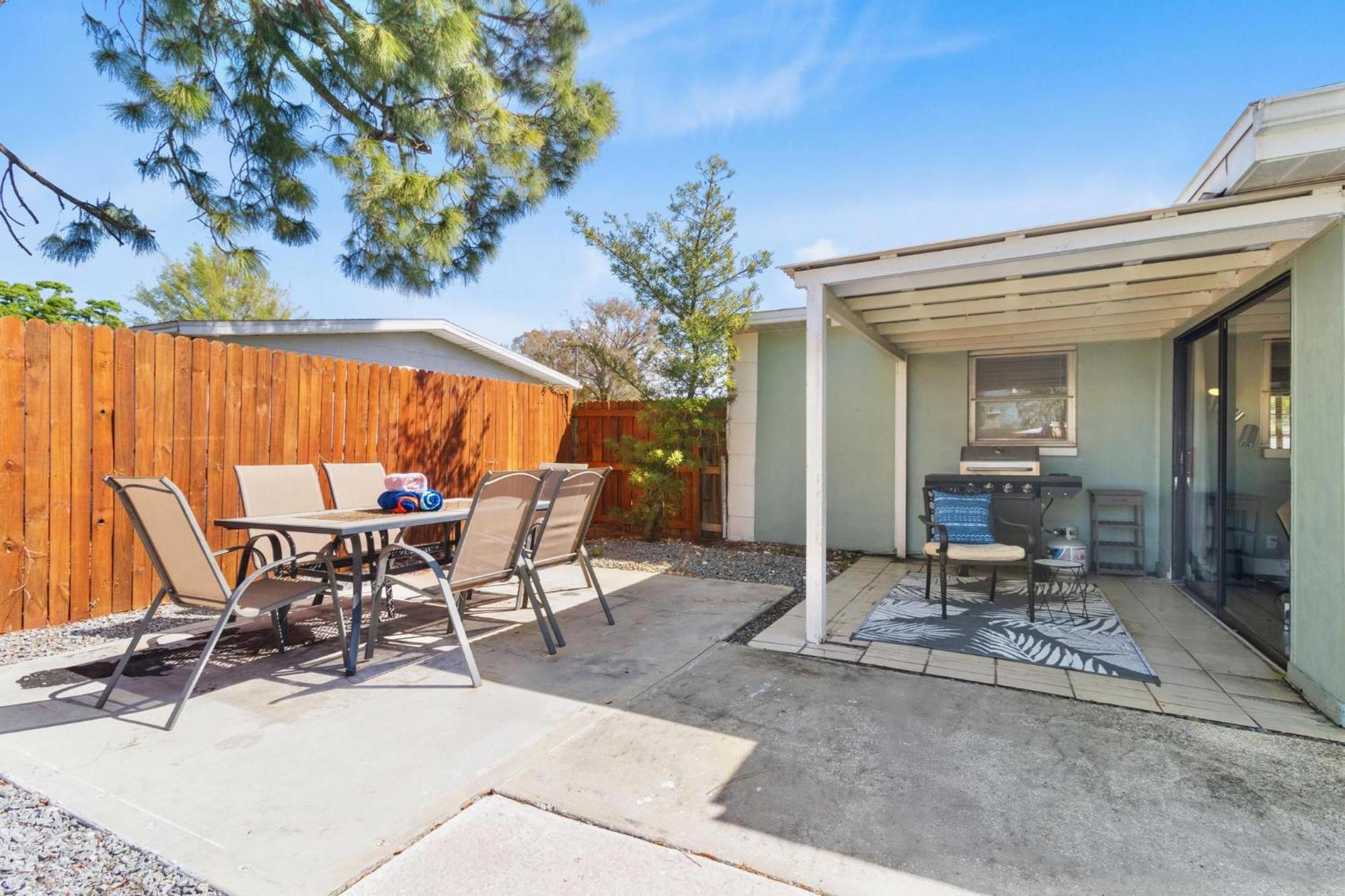 Relaxing Pool Home For Family Getaway Close To Tampa Zoo, Busch Gardens, Restaurants And Shopping! Exterior photo